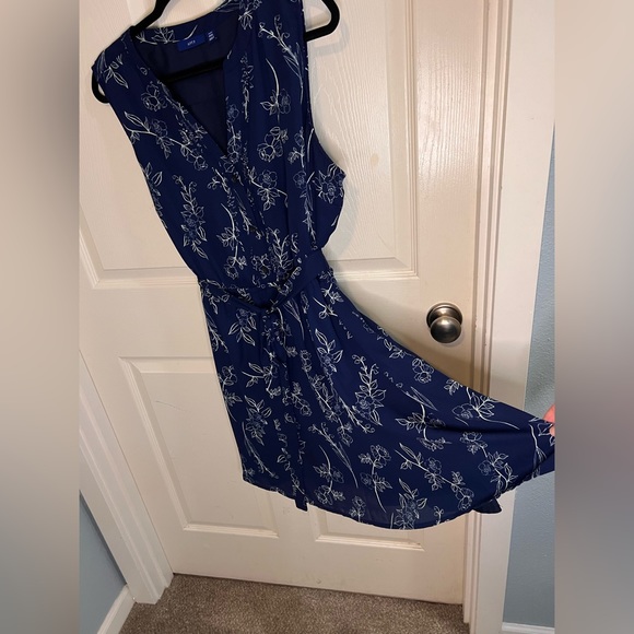 Apt. 9 Dresses & Skirts - Apt 9 dress blue with flower pattern sleeveless PXXL